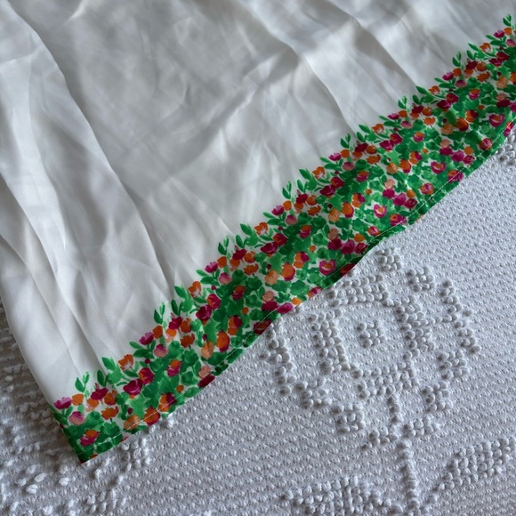 Charming Charlie womens size Large white satin cap sleeve blouse with floral hem - Picture 6 of 8